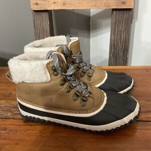 JBU Tan and Black Winter Boots with Faux Fur Lining size 7